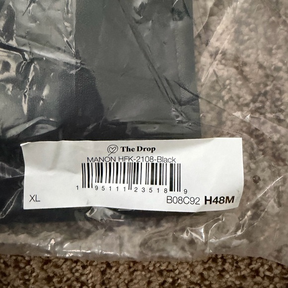 Sleek Black faux leather women’s skirt - Picture 5 of 7